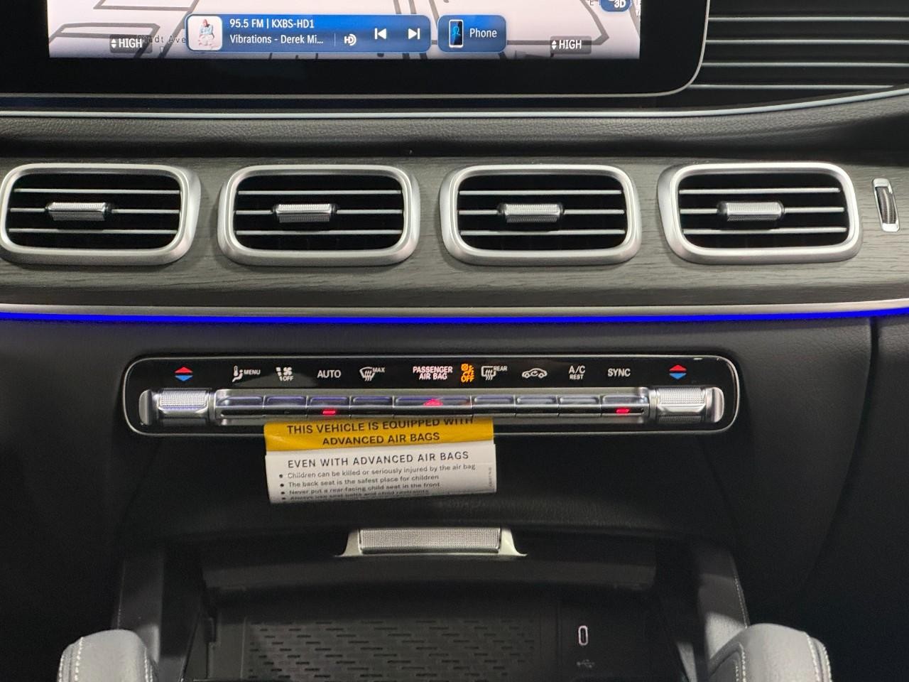 Mercedes-Benz GLE Vehicle Full-screen Gallery Image 15