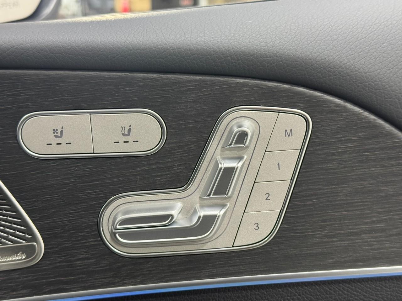 Mercedes-Benz GLE Vehicle Full-screen Gallery Image 21