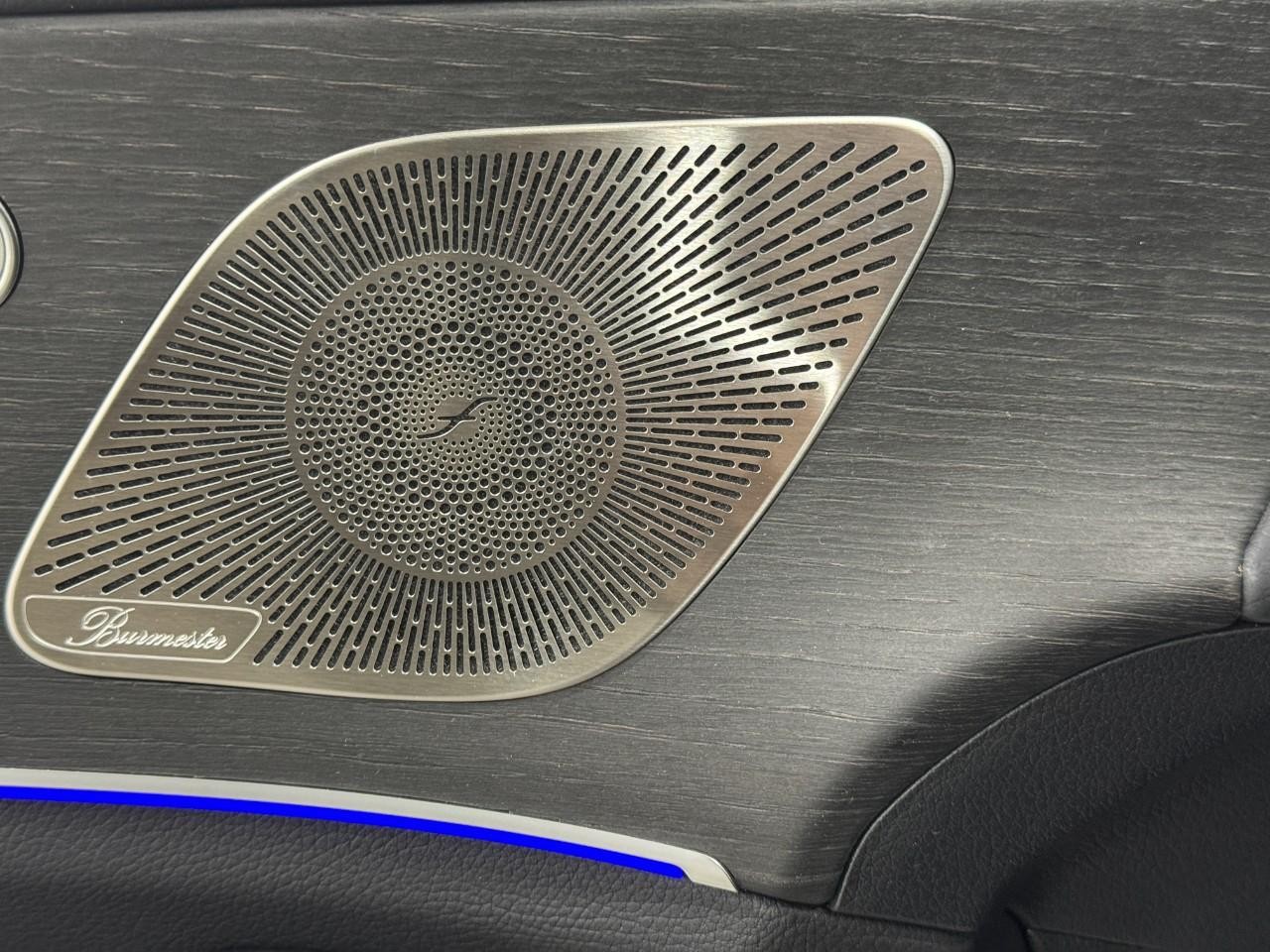 Mercedes-Benz GLE Vehicle Full-screen Gallery Image 24