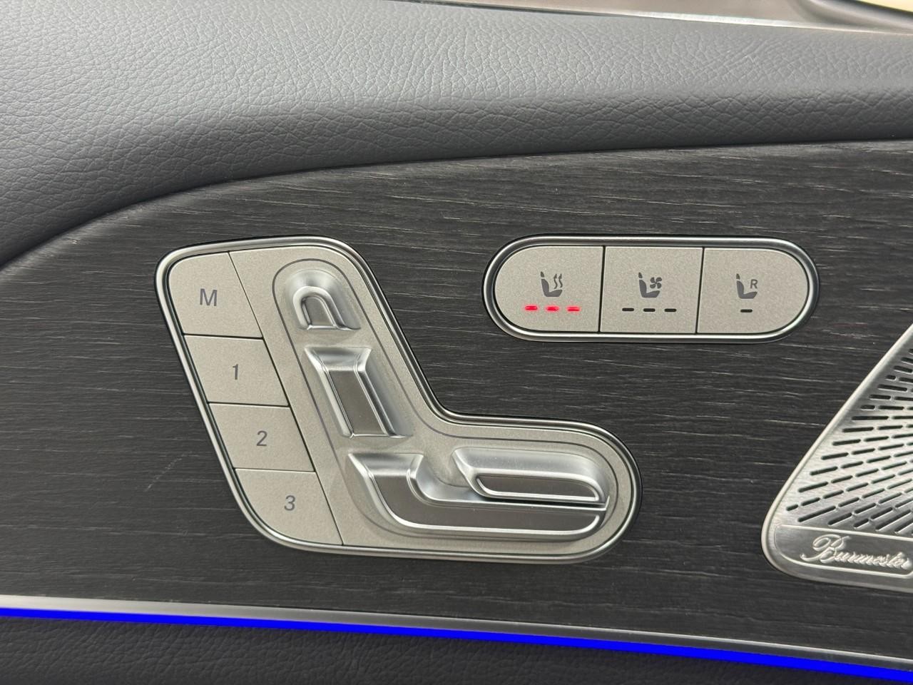 Mercedes-Benz GLE Vehicle Full-screen Gallery Image 25