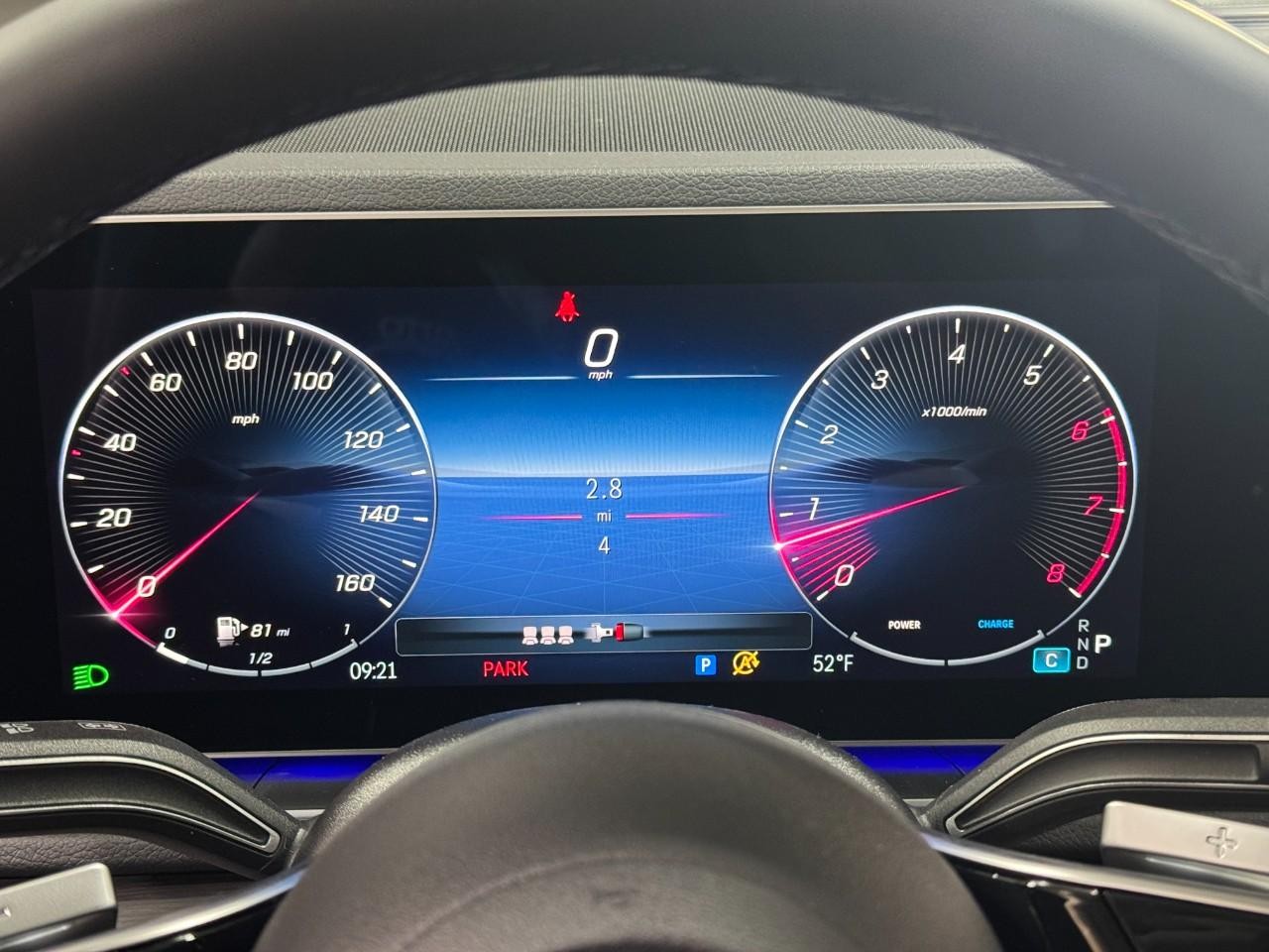 Mercedes-Benz GLE Vehicle Full-screen Gallery Image 35