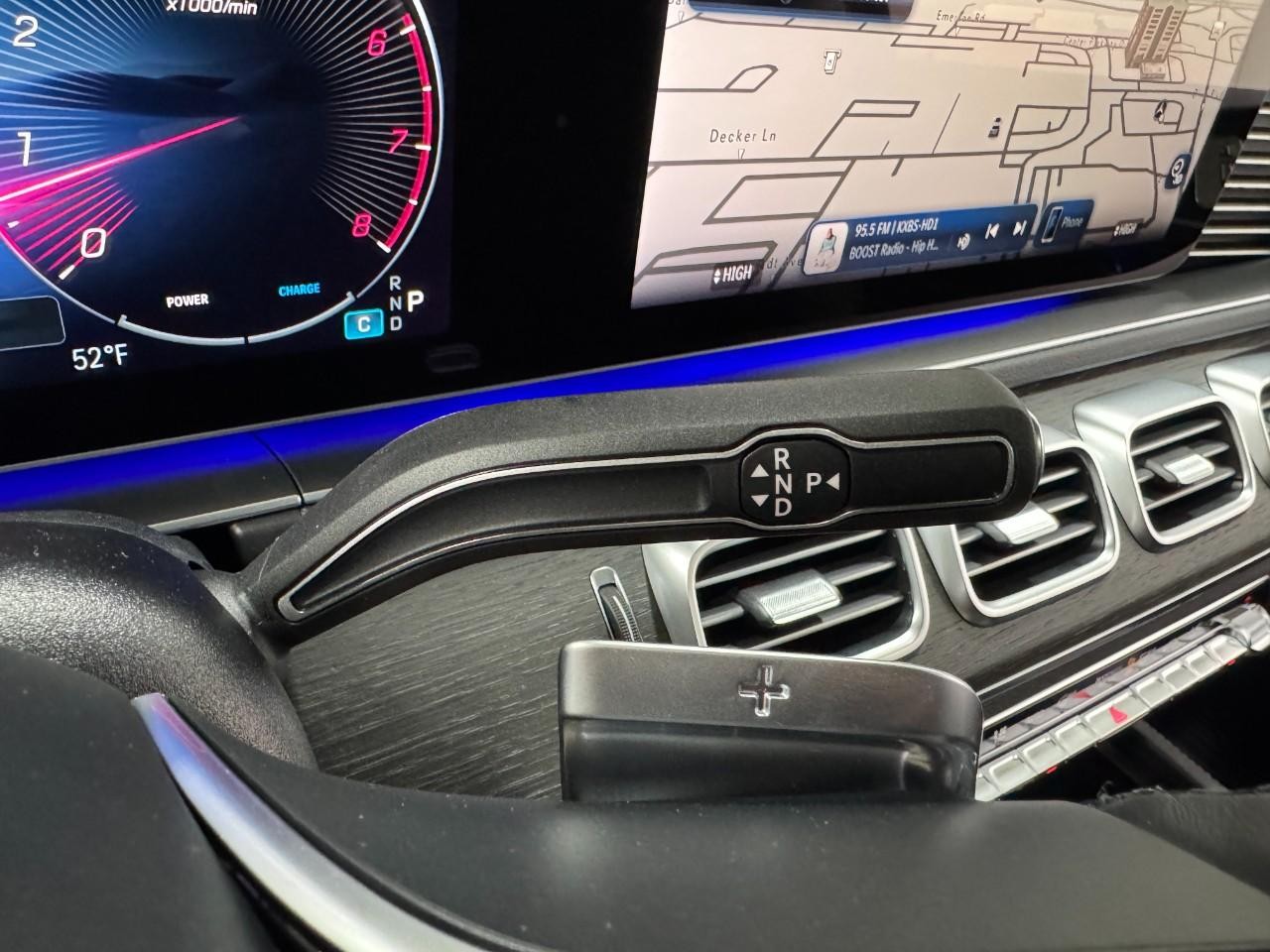 Mercedes-Benz GLE Vehicle Full-screen Gallery Image 36