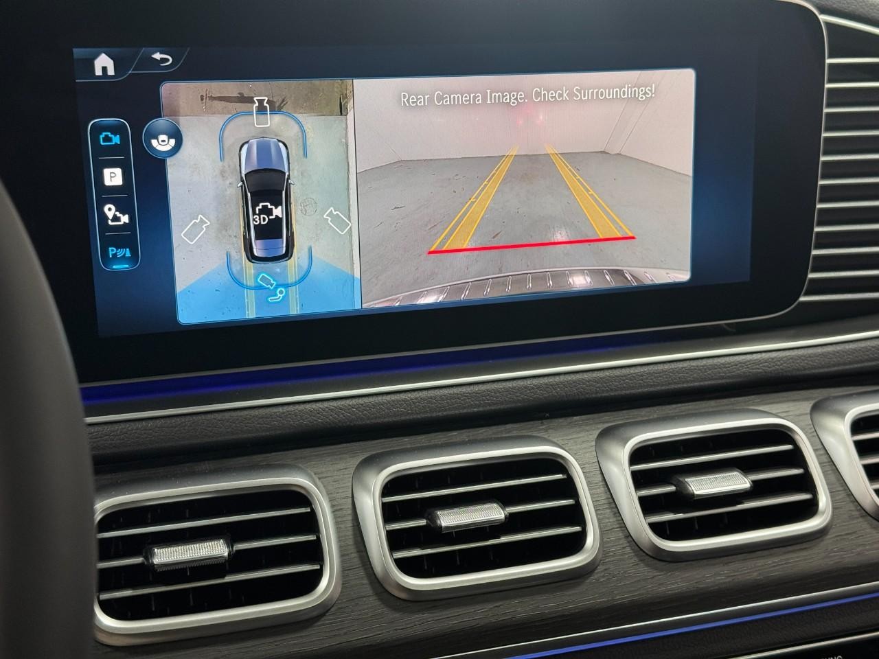 Mercedes-Benz GLE Vehicle Full-screen Gallery Image 37