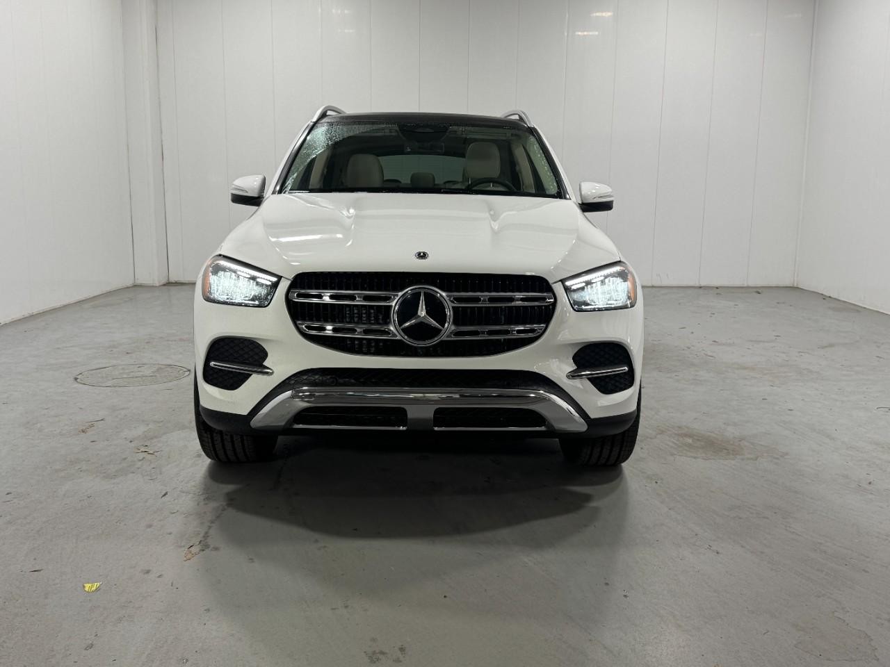 Mercedes-Benz GLE Vehicle Full-screen Gallery Image 7