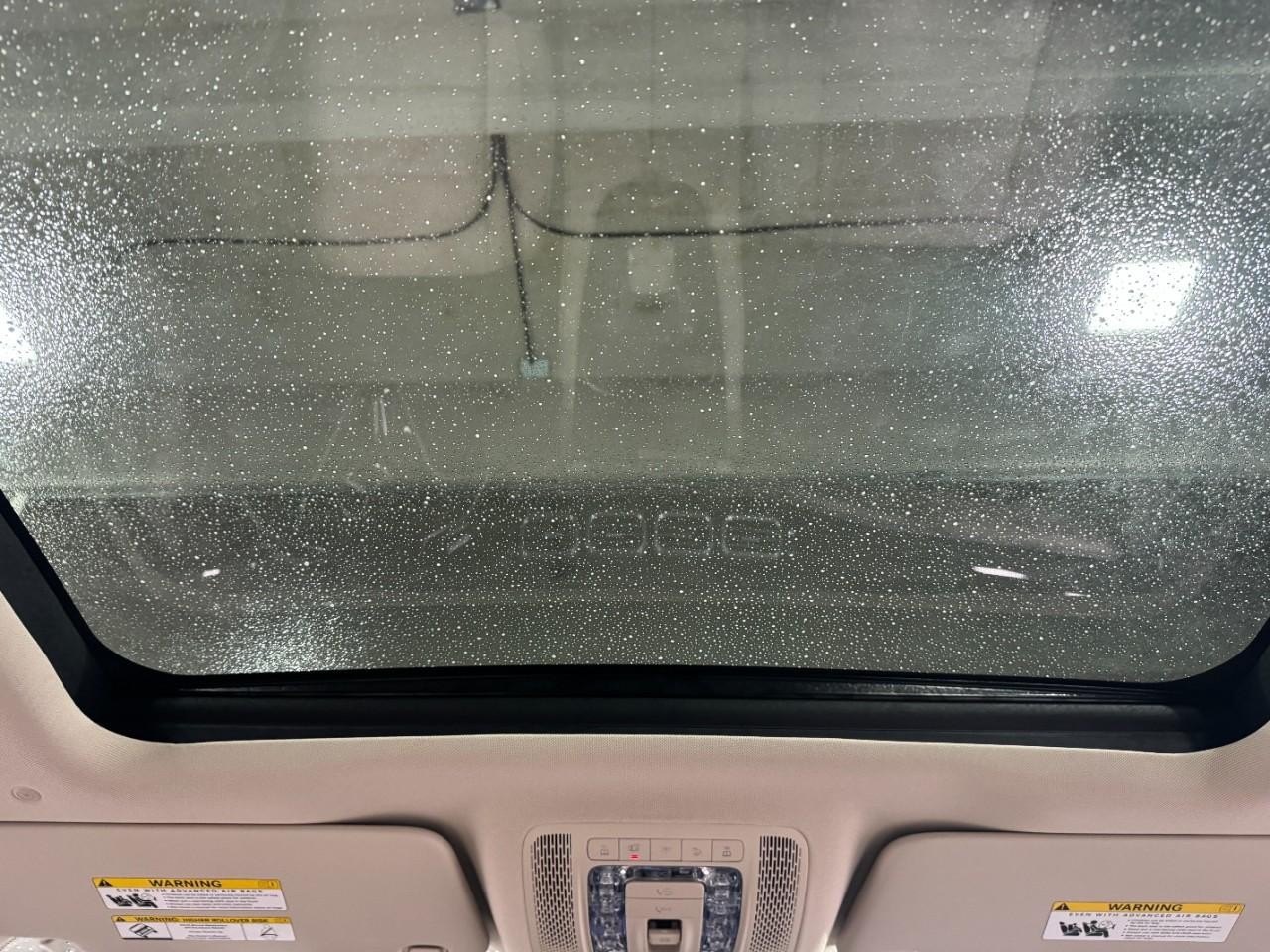 Mercedes-Benz GLE Vehicle Full-screen Gallery Image 13