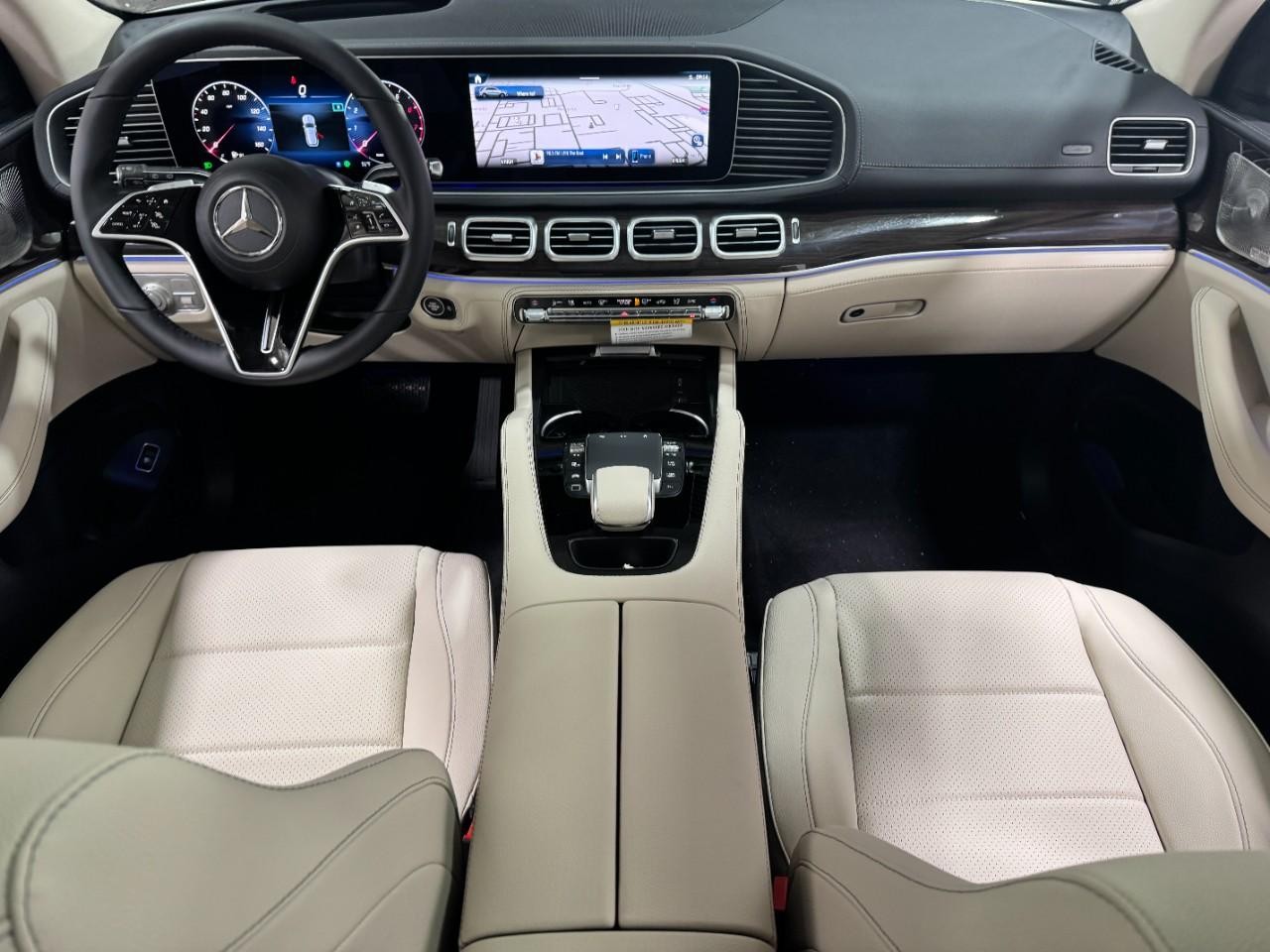 Mercedes-Benz GLE Vehicle Full-screen Gallery Image 14