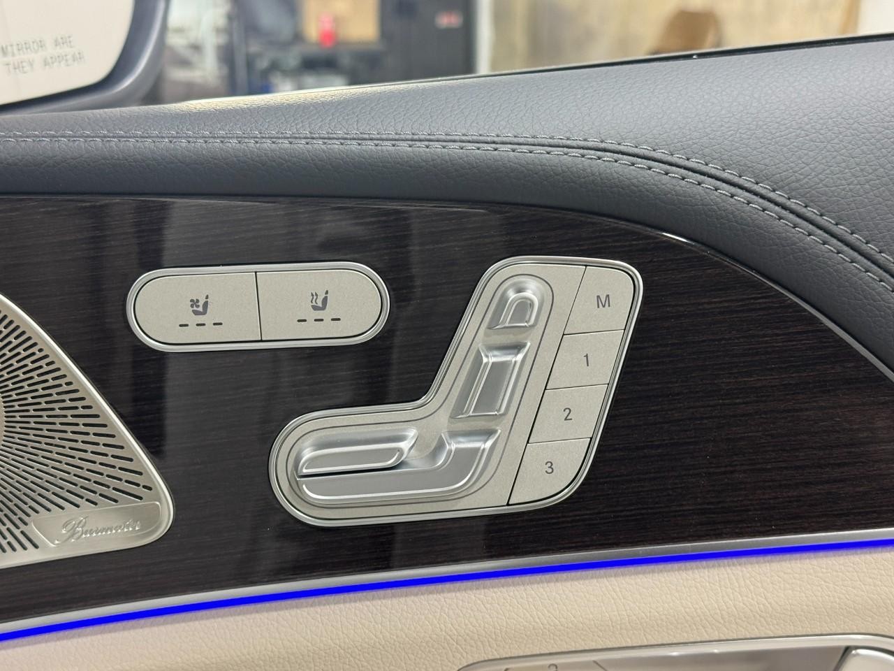 Mercedes-Benz GLE Vehicle Full-screen Gallery Image 23