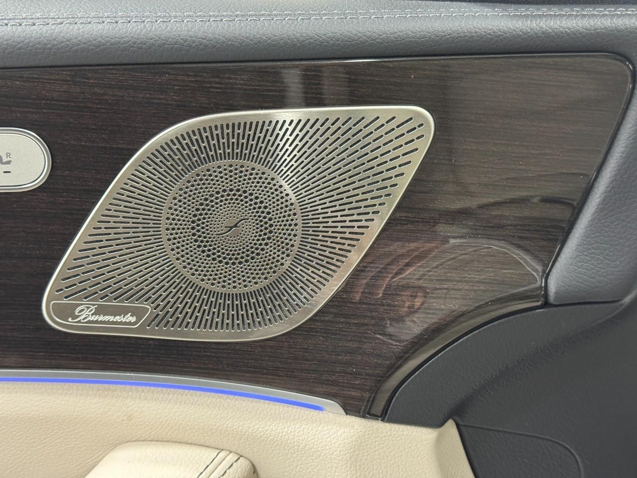 Mercedes-Benz GLE Vehicle Full-screen Gallery Image 26