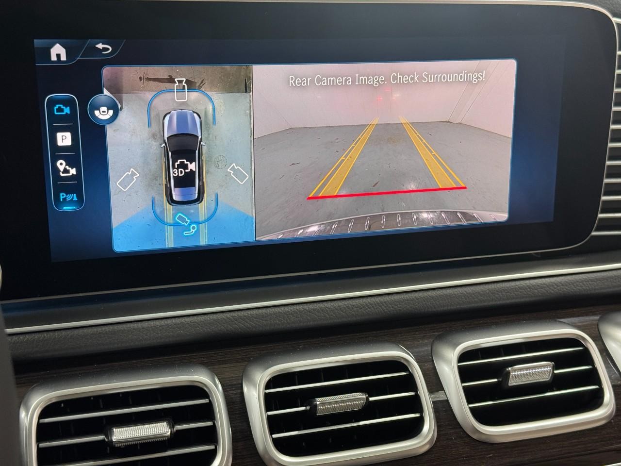 Mercedes-Benz GLE Vehicle Full-screen Gallery Image 38