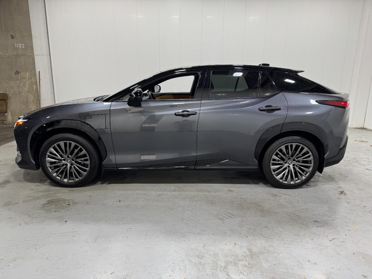 Lexus RZ Vehicle Full-screen Gallery Image 2