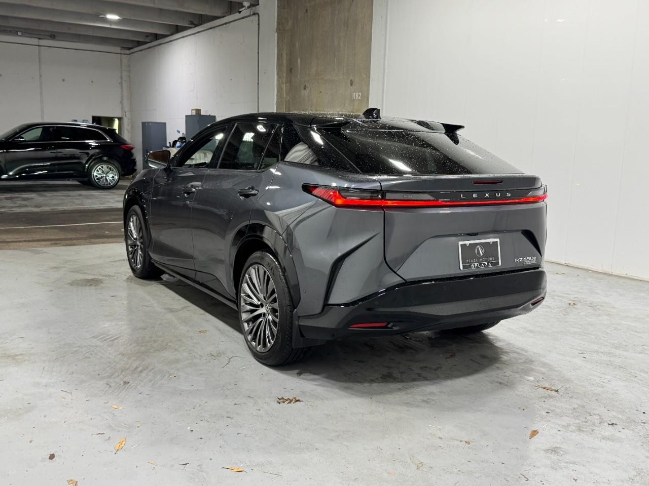 Lexus RZ Vehicle Full-screen Gallery Image 3