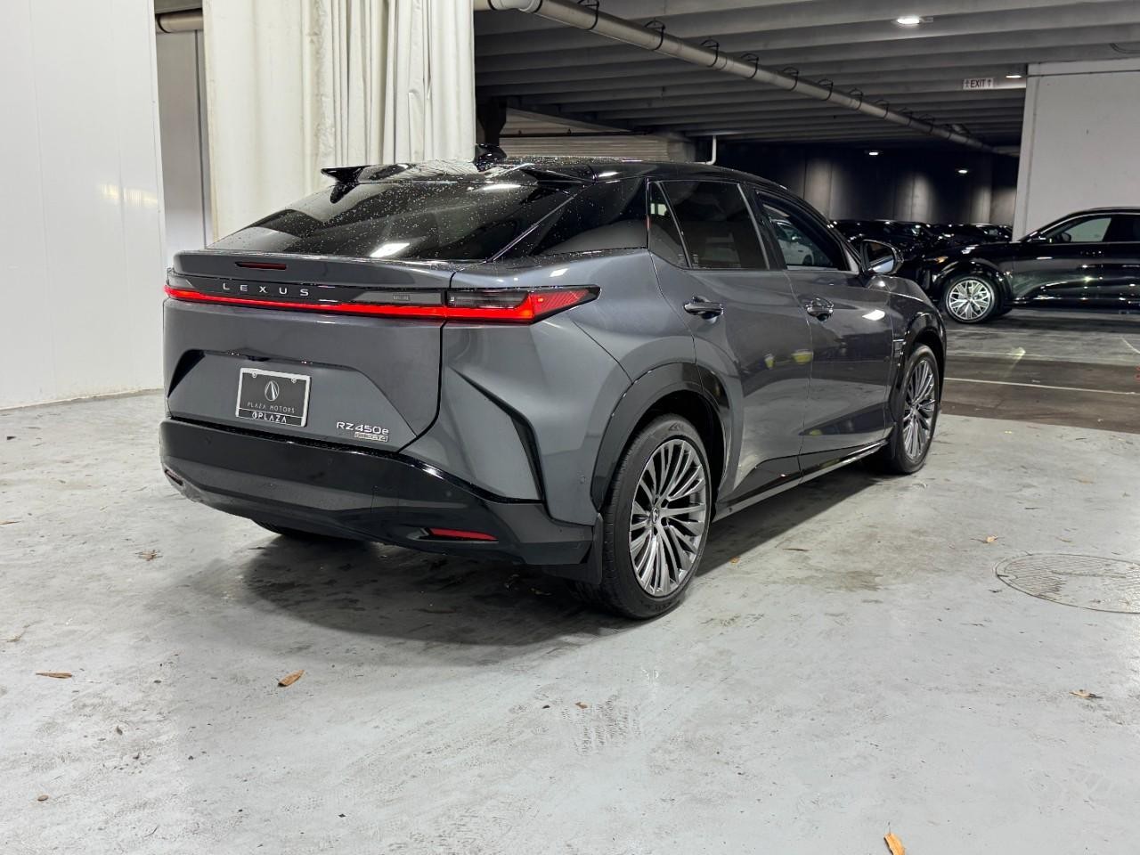 Lexus RZ Vehicle Full-screen Gallery Image 4