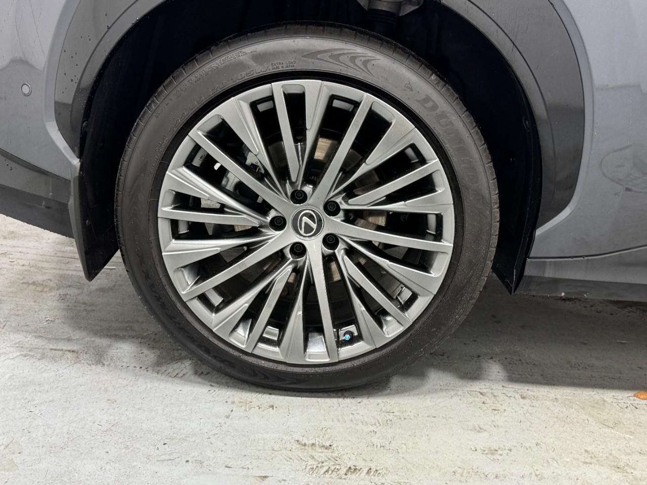 Lexus RZ Vehicle Full-screen Gallery Image 5