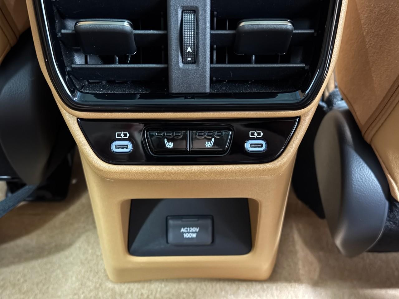 Lexus RZ Vehicle Full-screen Gallery Image 11