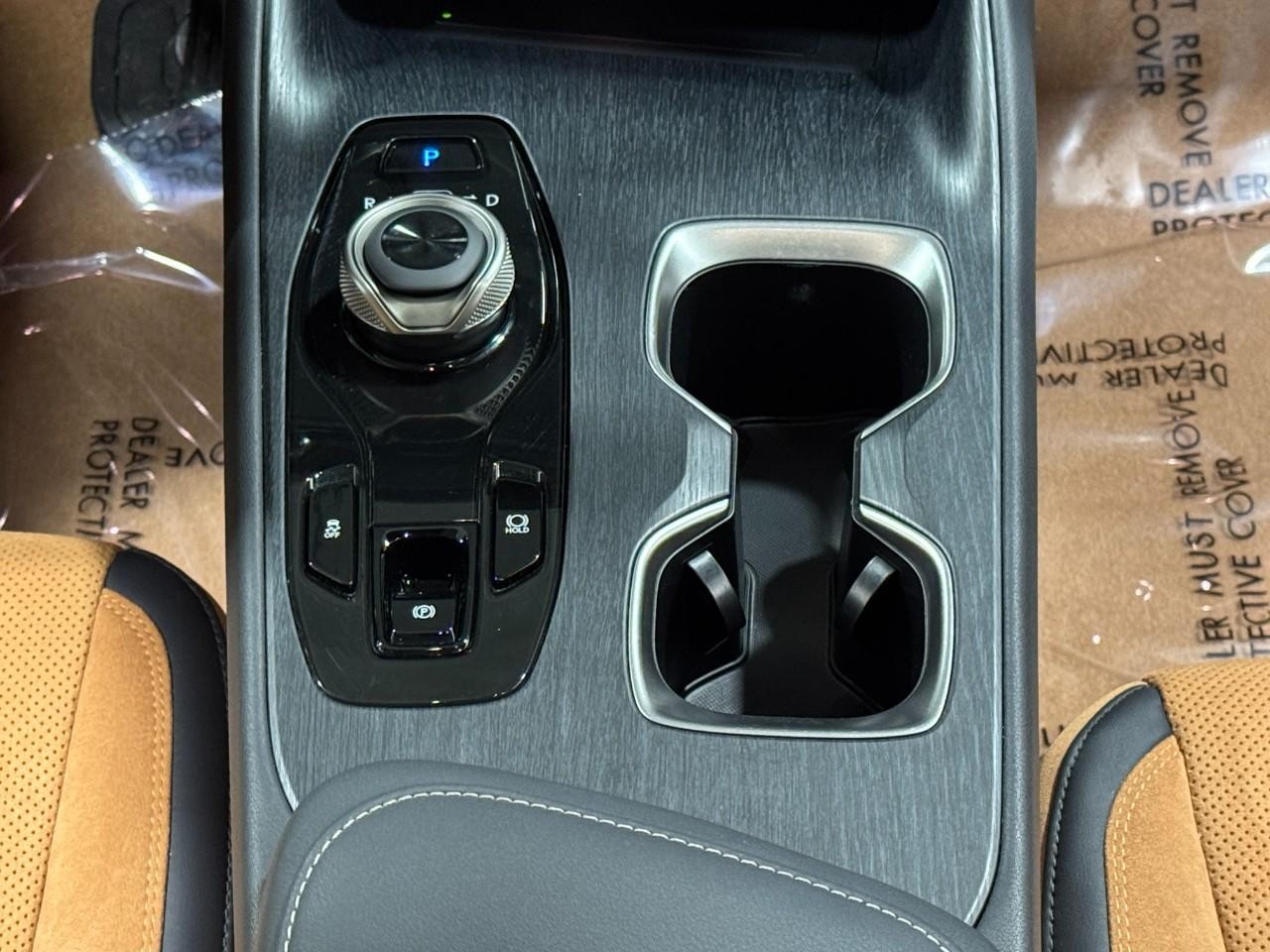 Lexus RZ Vehicle Full-screen Gallery Image 16