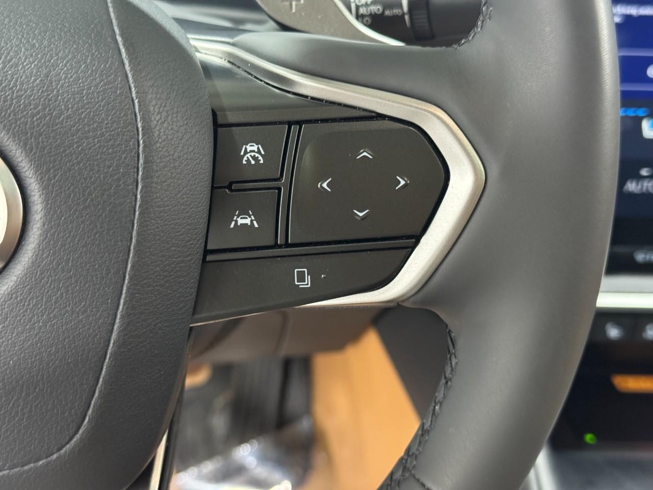 Lexus RZ Vehicle Full-screen Gallery Image 28