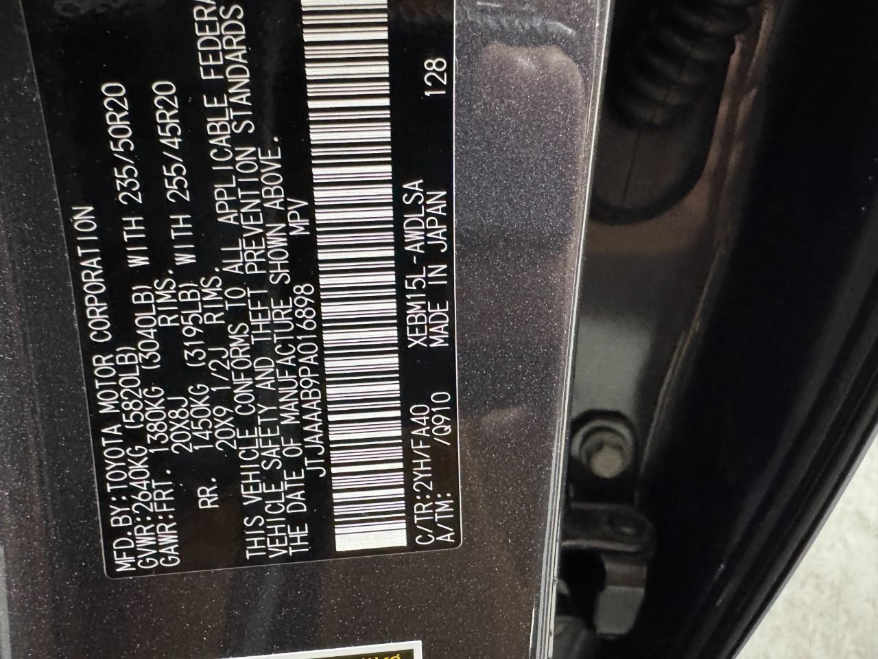 Lexus RZ Vehicle Full-screen Gallery Image 31