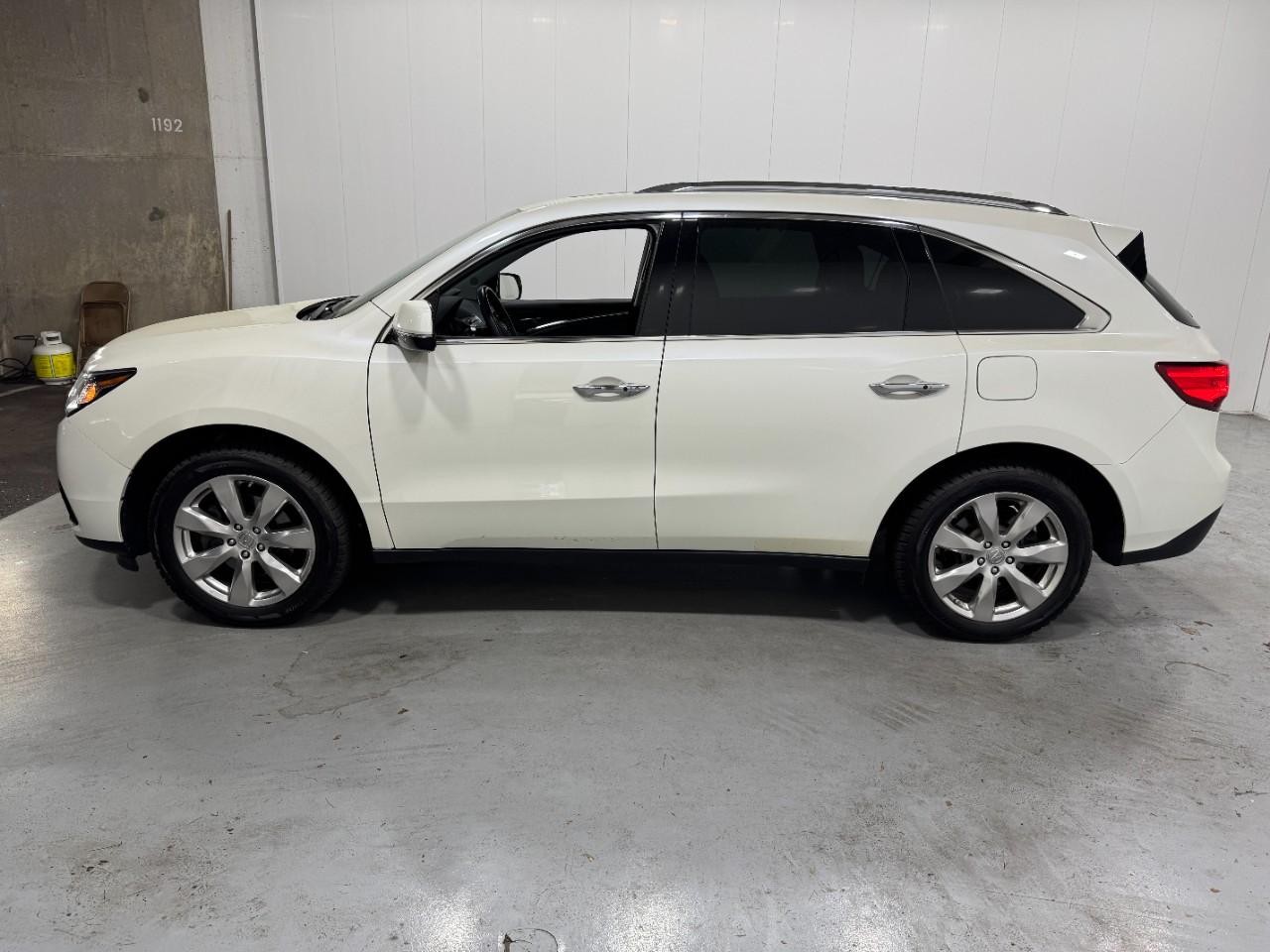 Acura MDX Vehicle Full-screen Gallery Image 2