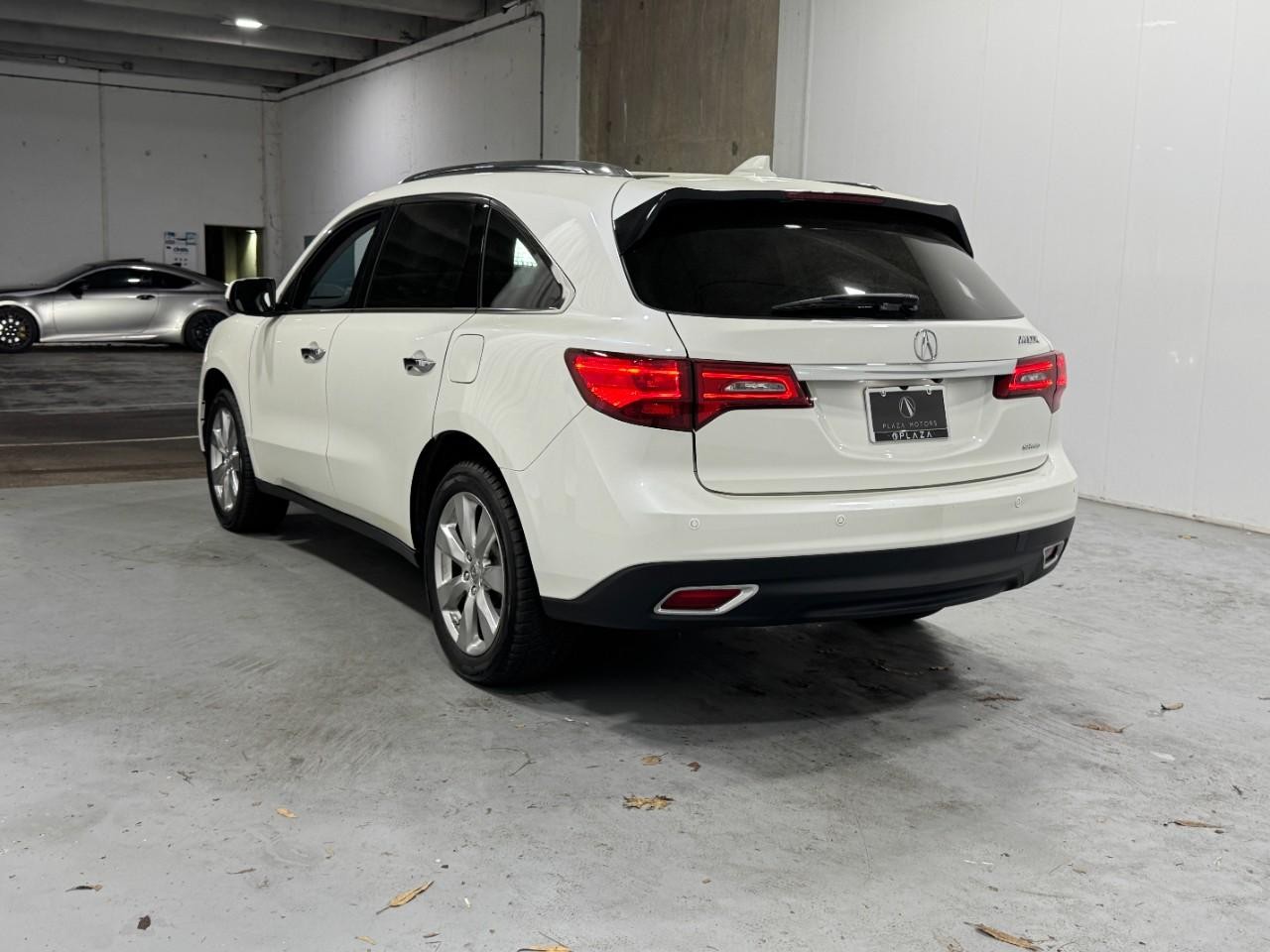 Acura MDX Vehicle Full-screen Gallery Image 3