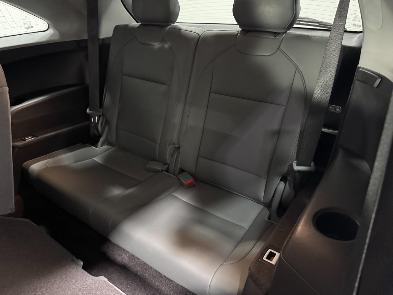 Acura MDX Vehicle Full-screen Gallery Image 8