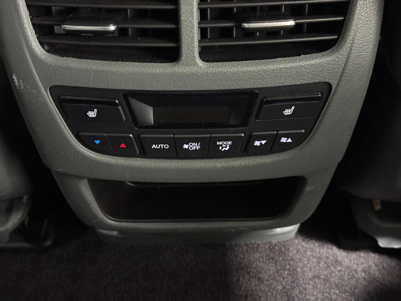 Acura MDX Vehicle Full-screen Gallery Image 13