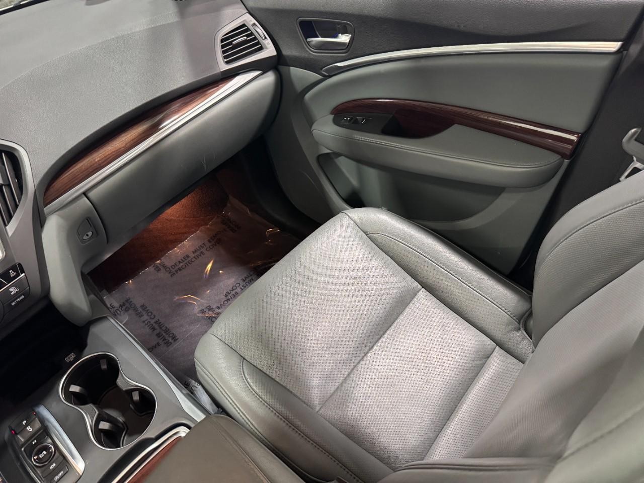 Acura MDX Vehicle Full-screen Gallery Image 20