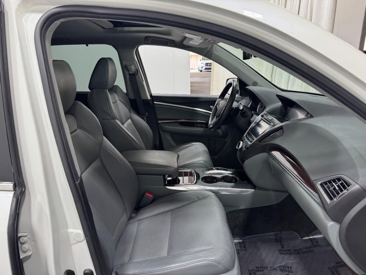 Acura MDX Vehicle Full-screen Gallery Image 21