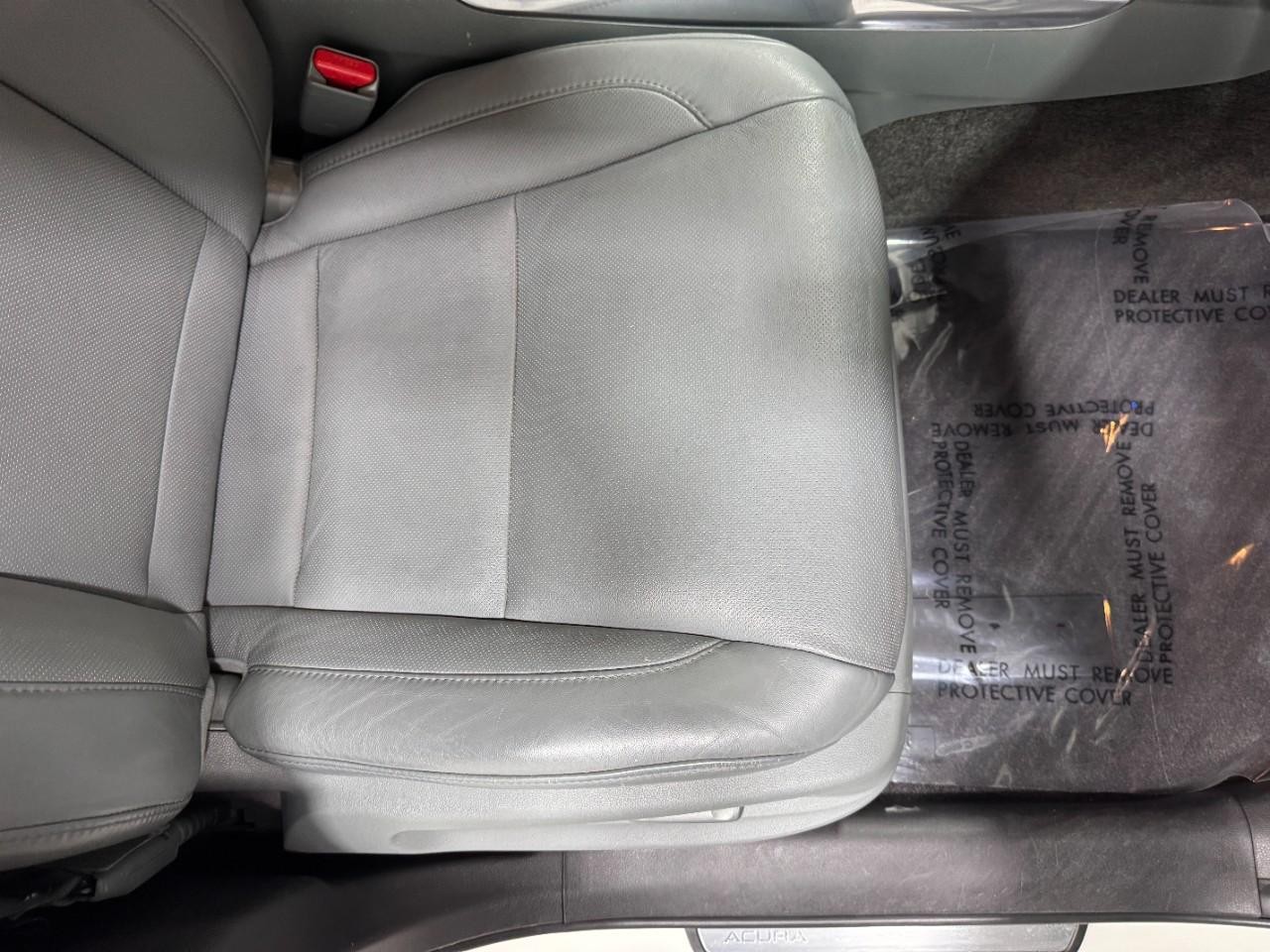 Acura MDX Vehicle Full-screen Gallery Image 22