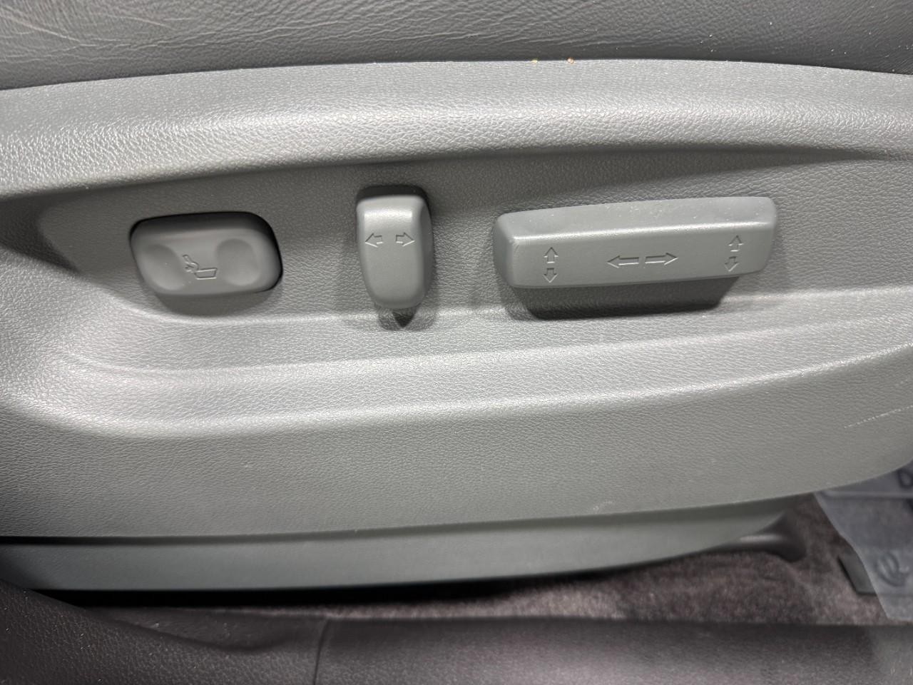 Acura MDX Vehicle Full-screen Gallery Image 23