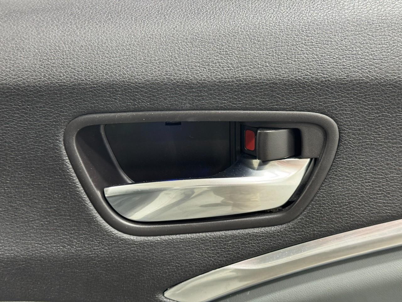 Acura MDX Vehicle Full-screen Gallery Image 24