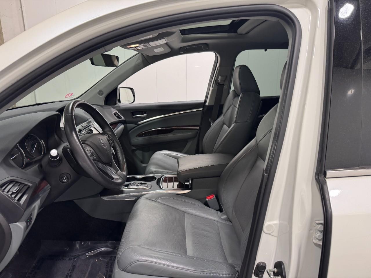 Acura MDX Vehicle Full-screen Gallery Image 29