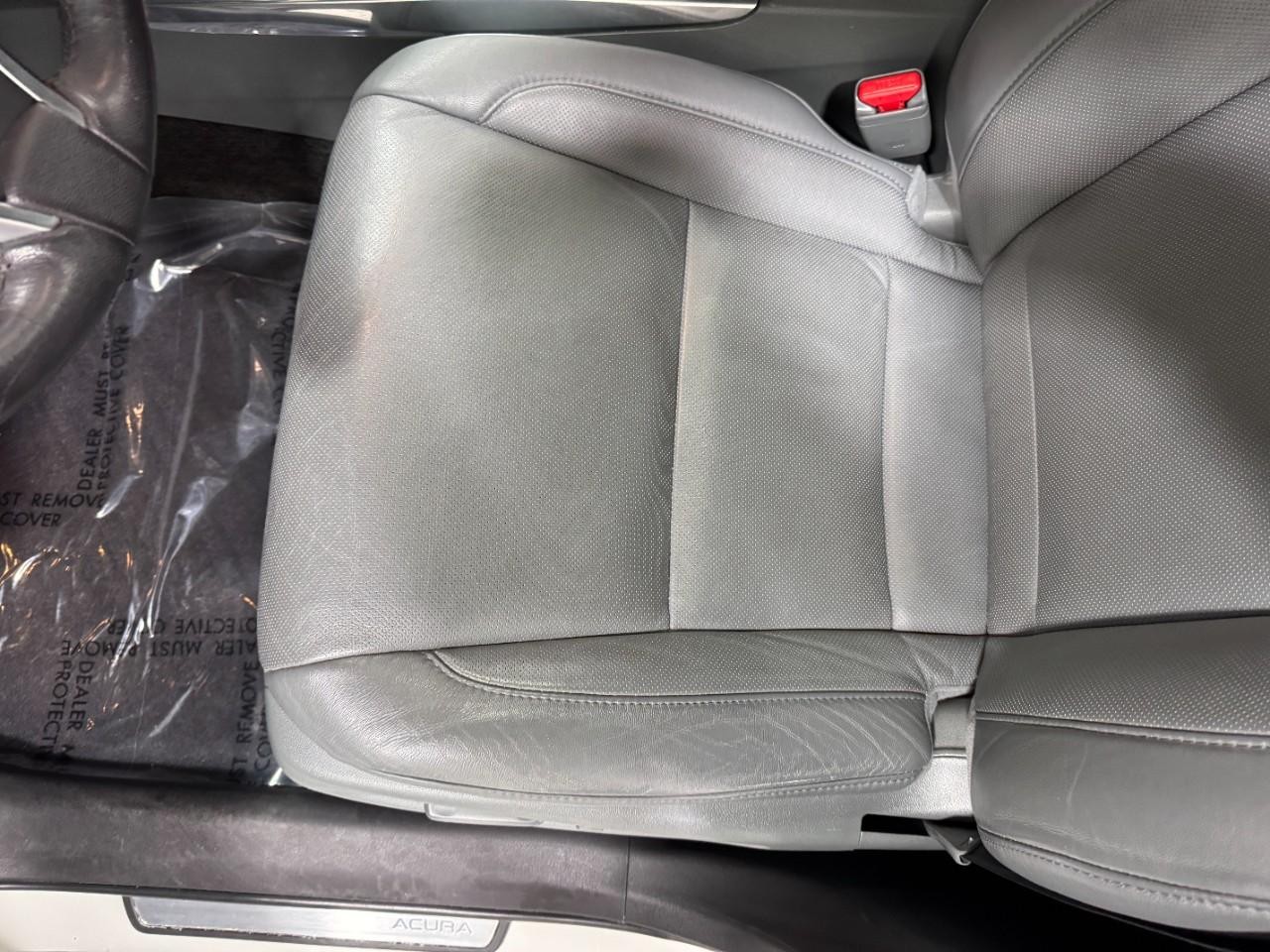 Acura MDX Vehicle Full-screen Gallery Image 30