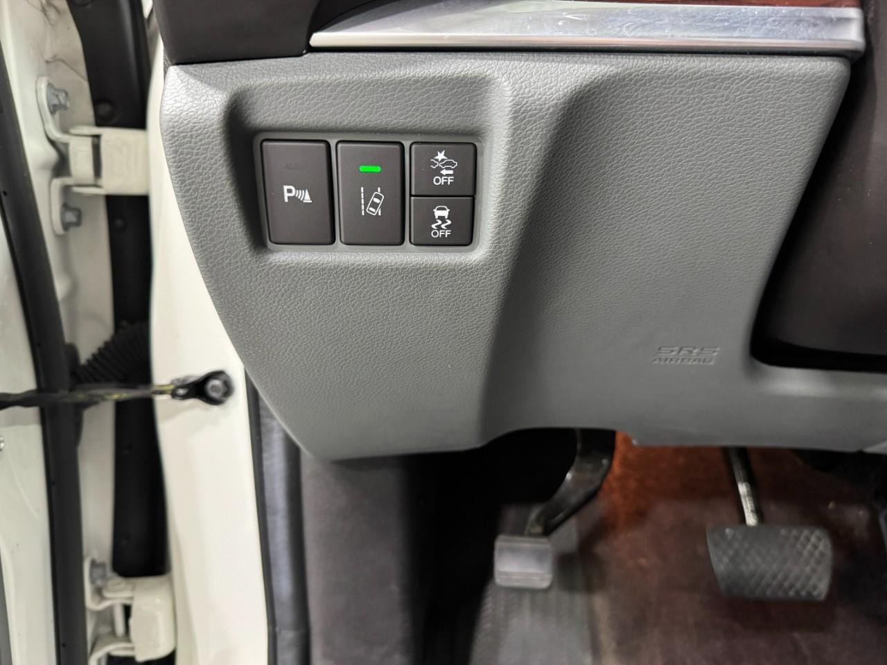 Acura MDX Vehicle Full-screen Gallery Image 32