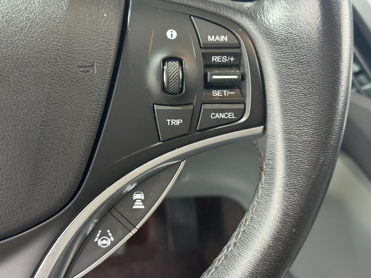 Acura MDX Vehicle Full-screen Gallery Image 34