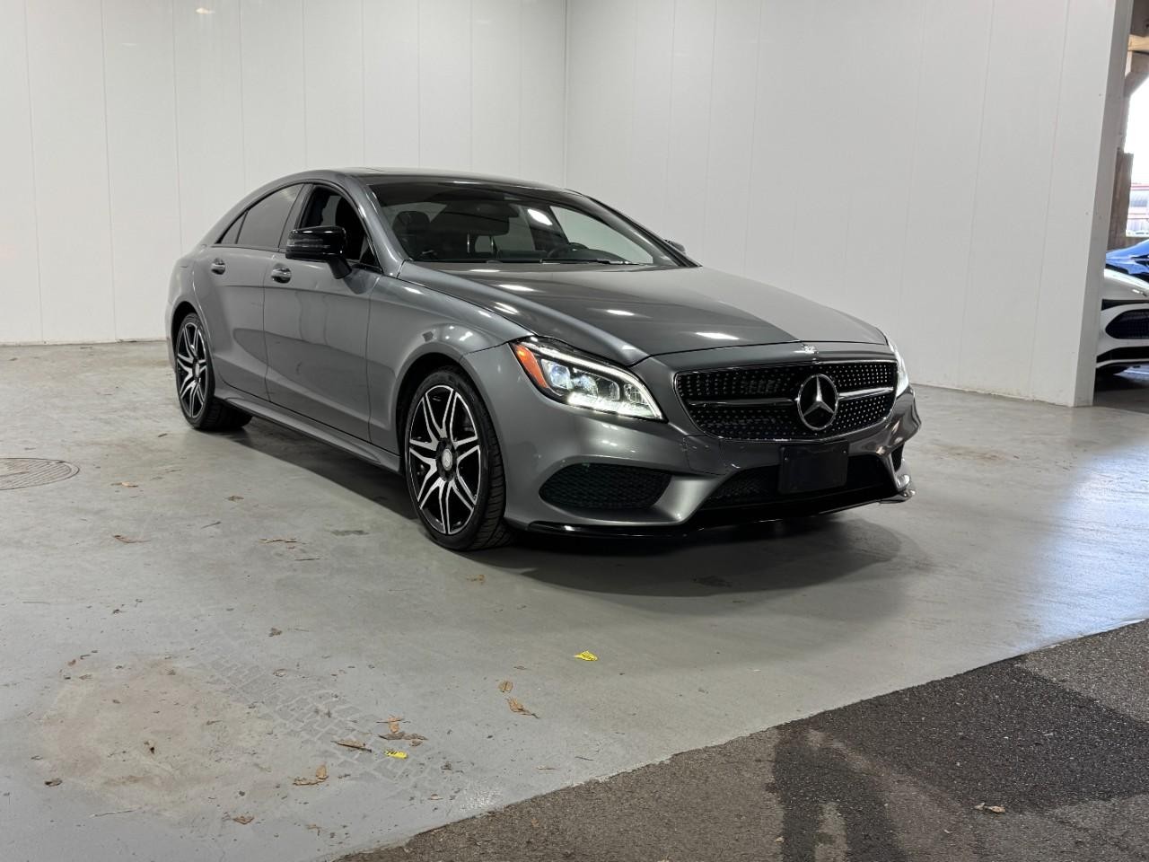 Mercedes-Benz CLS Vehicle Full-screen Gallery Image 6