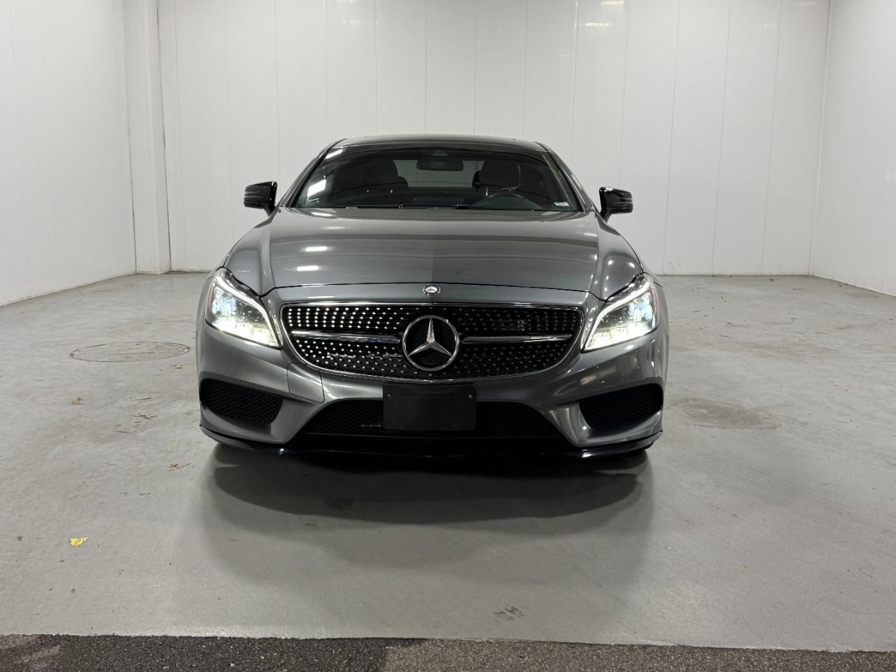 Mercedes-Benz CLS Vehicle Full-screen Gallery Image 7