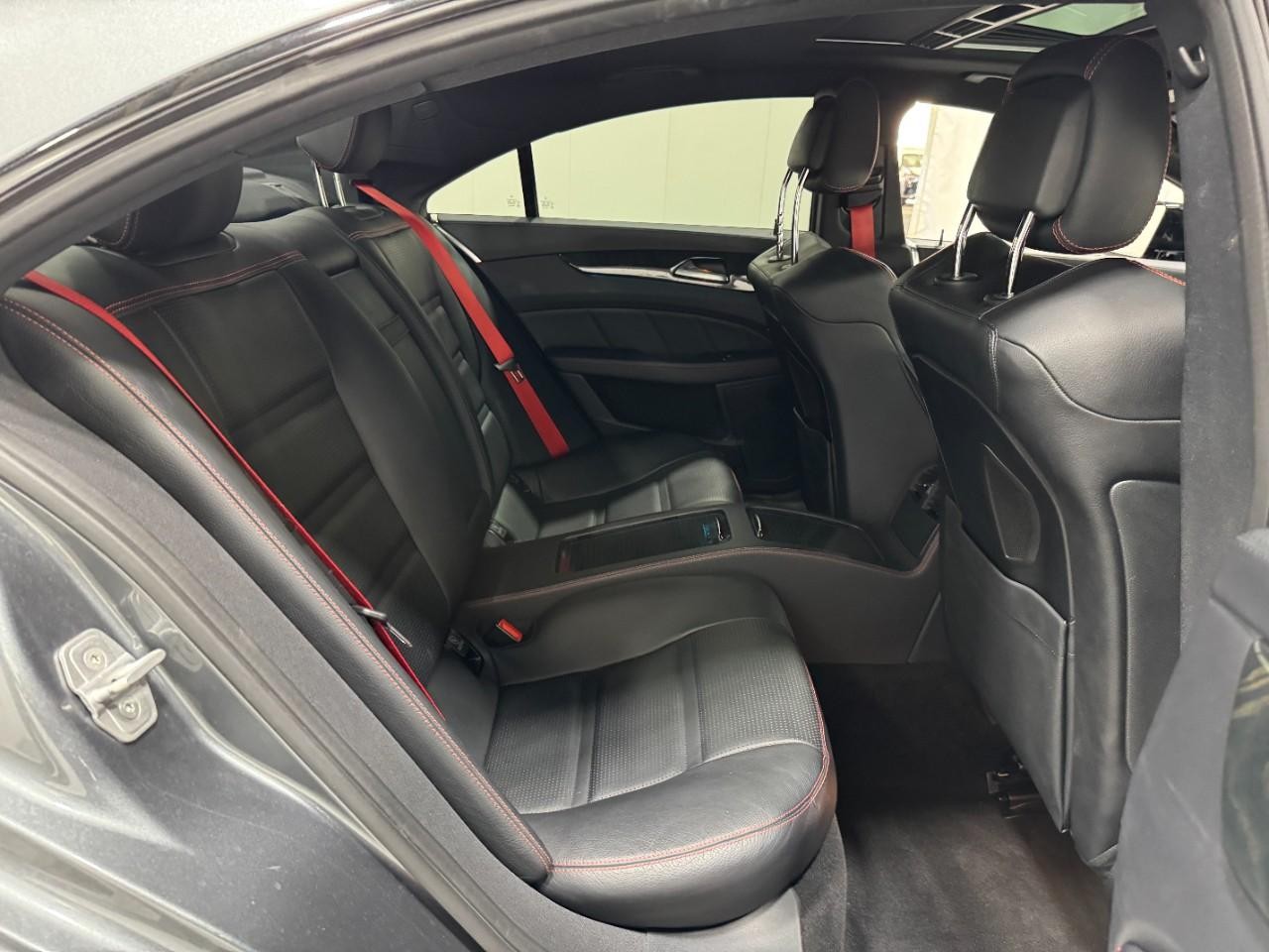 Mercedes-Benz CLS Vehicle Full-screen Gallery Image 10