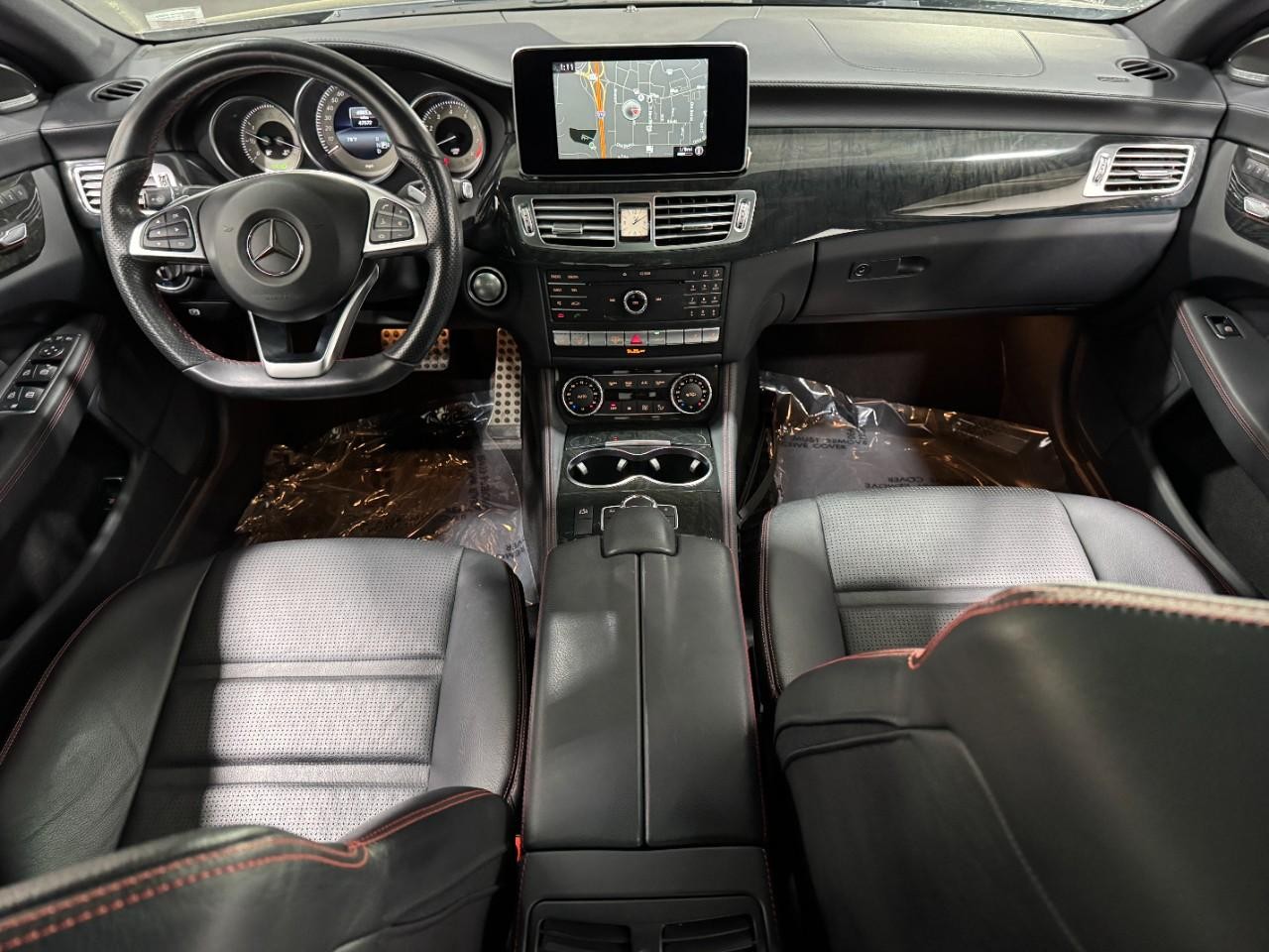 Mercedes-Benz CLS Vehicle Full-screen Gallery Image 12