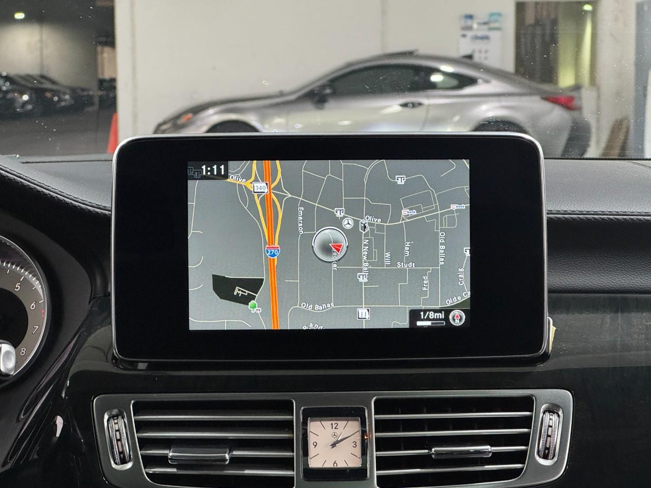 Mercedes-Benz CLS Vehicle Full-screen Gallery Image 14