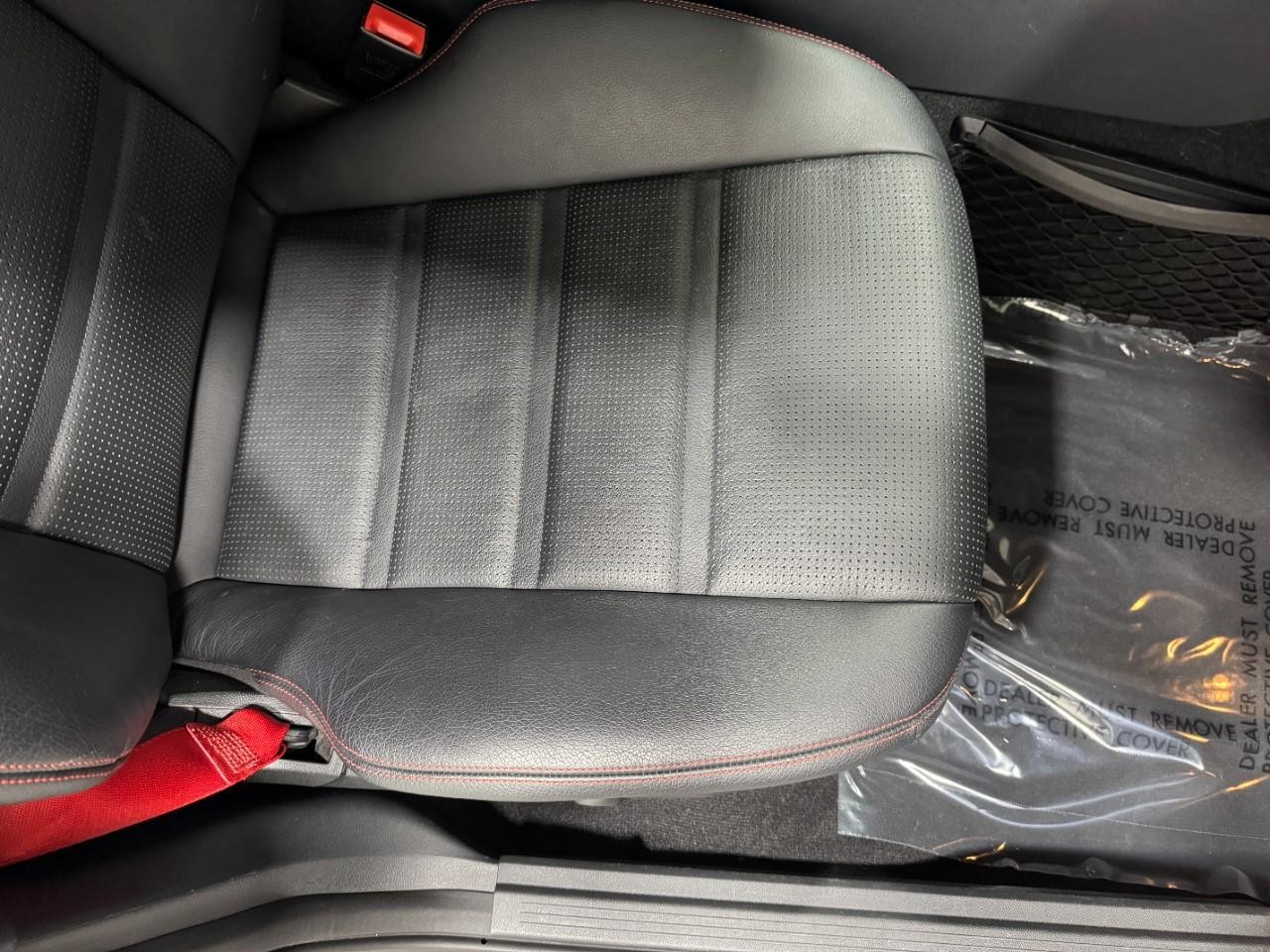 Mercedes-Benz CLS Vehicle Full-screen Gallery Image 18