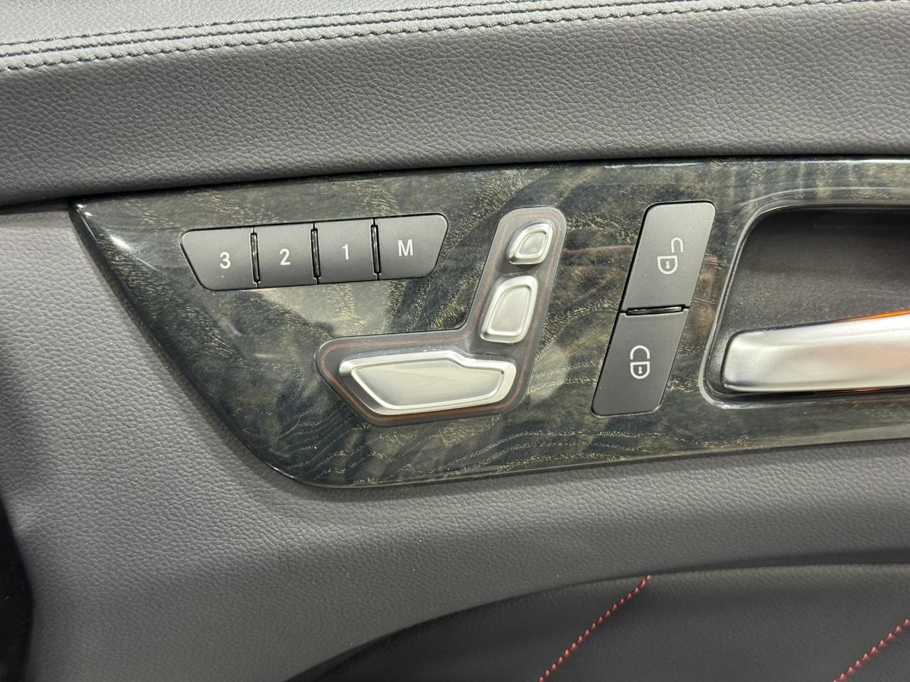 Mercedes-Benz CLS Vehicle Full-screen Gallery Image 20