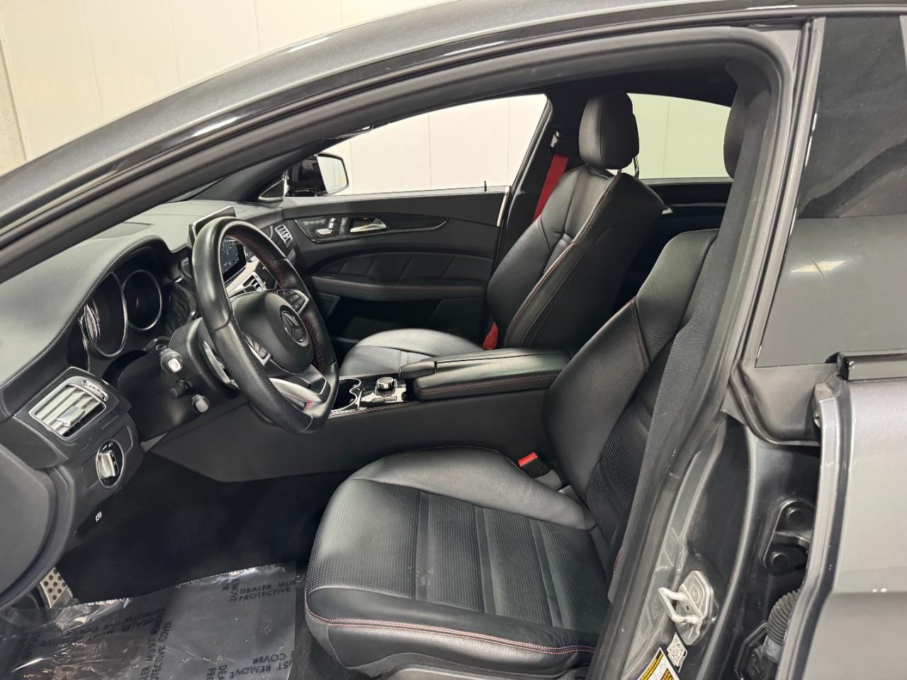 Mercedes-Benz CLS Vehicle Full-screen Gallery Image 26