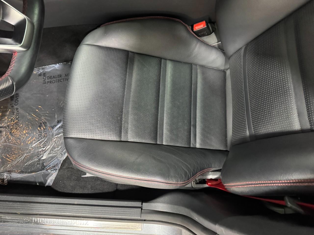 Mercedes-Benz CLS Vehicle Full-screen Gallery Image 27