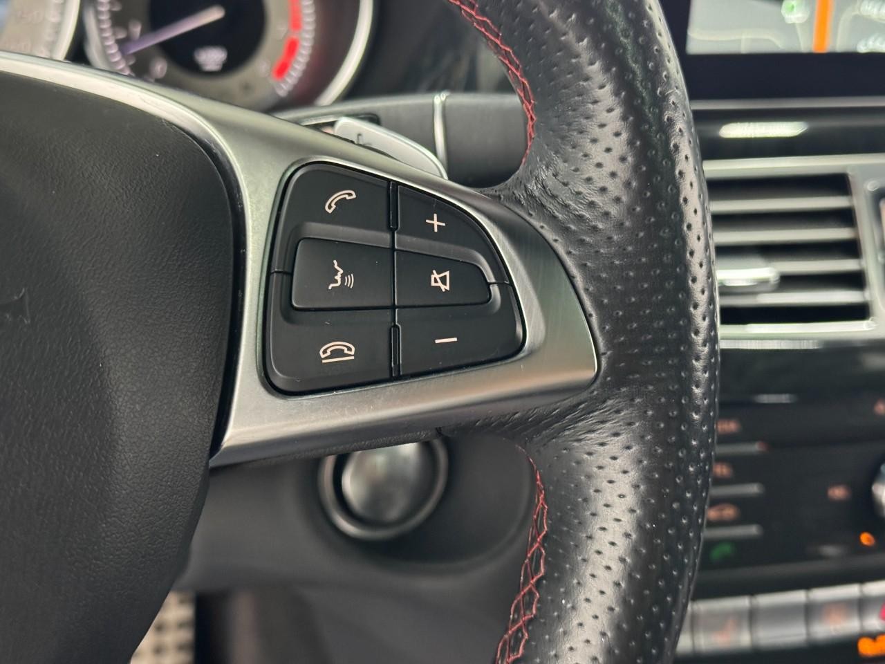 Mercedes-Benz CLS Vehicle Full-screen Gallery Image 31