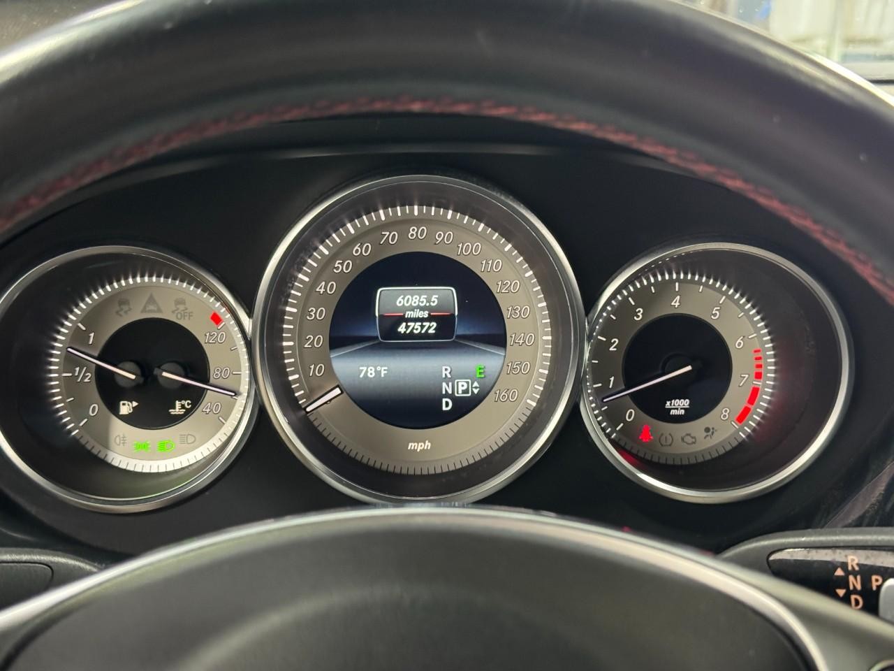 Mercedes-Benz CLS Vehicle Full-screen Gallery Image 32