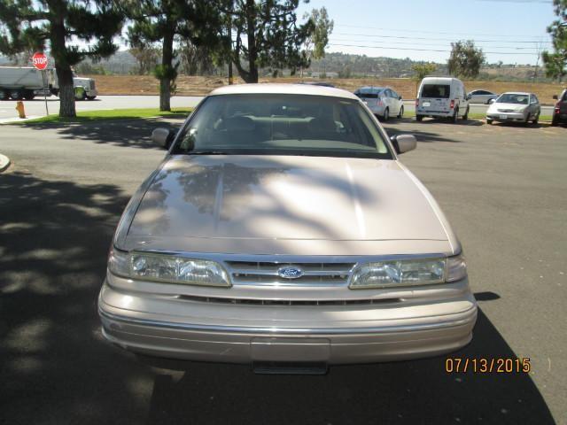 1997 Ford Crown Victoria photo