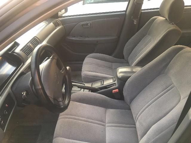 Toyota Camry Vehicle Full-screen Gallery Image 03