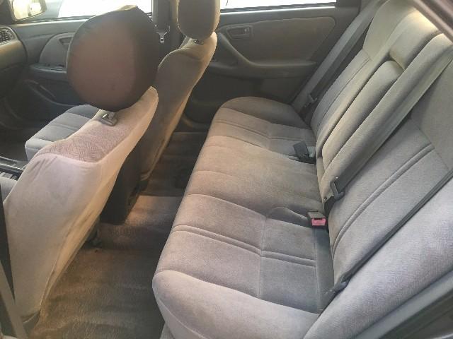 Toyota Camry Vehicle Full-screen Gallery Image 04