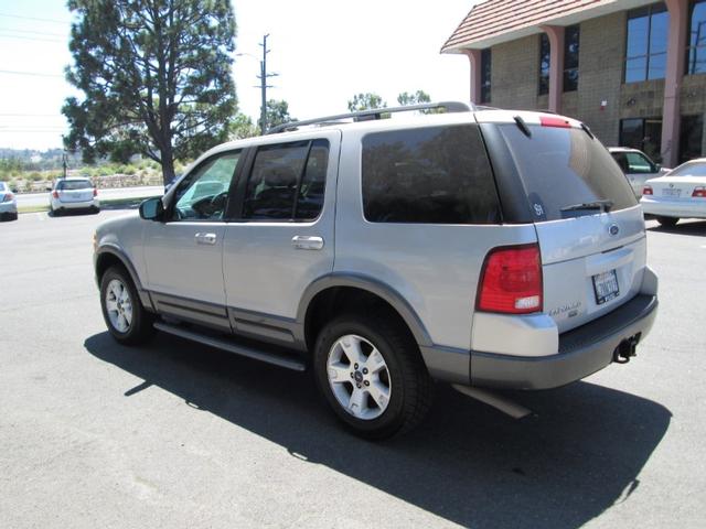 Ford Explorer Vehicle Full-screen Gallery Image 04