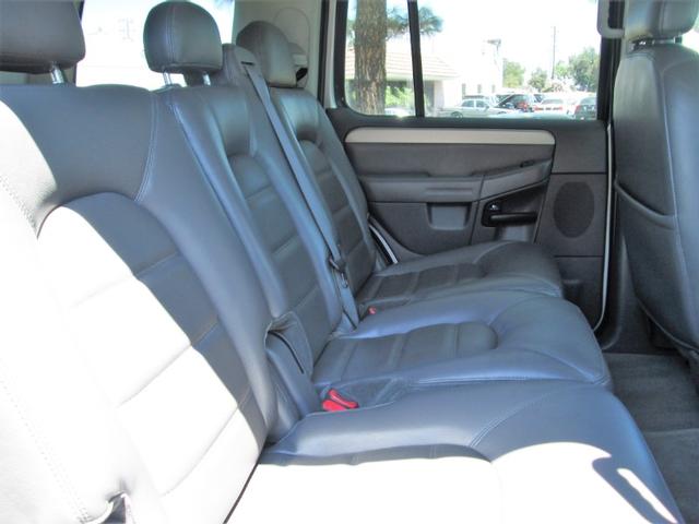 Ford Explorer Vehicle Full-screen Gallery Image 11